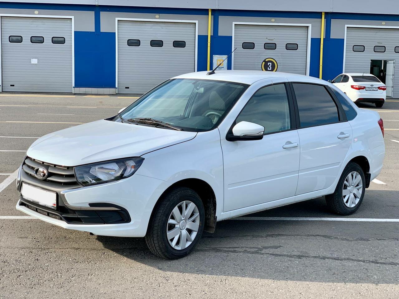 lada granta, белая лада гранта, лада гранта 2021, лада гранта лифтбек белая, гранта