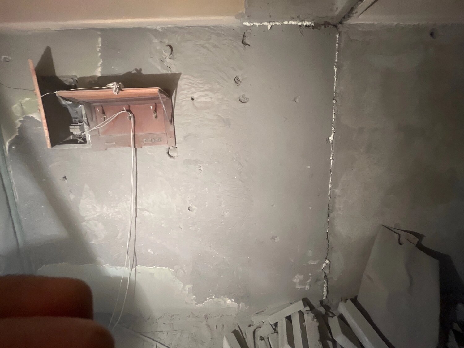 монтаж розеток, электрика в квартире, электропроводка в квартире, замена электропроводки в квартире, установка розеток