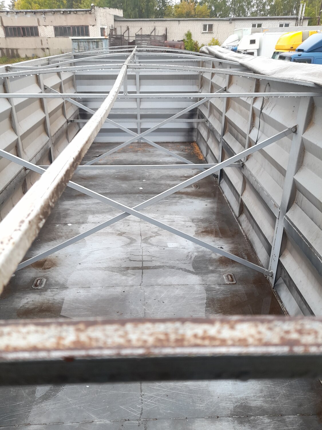 полуприцеп зерновоз, кузов на газель, прицеп зерновоз, кузов зерновоза внутри, кузов грузового автомобиля