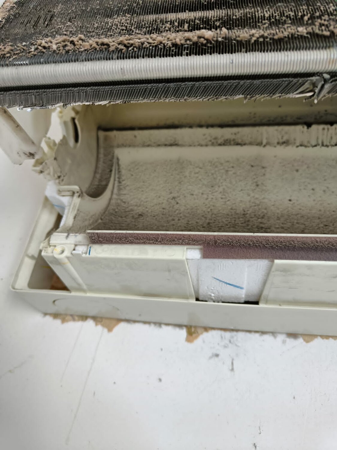 кондиционер, грязный кондиционер, чистка кондиционера, монтаж кондиционера, внутренний блок кондиционера