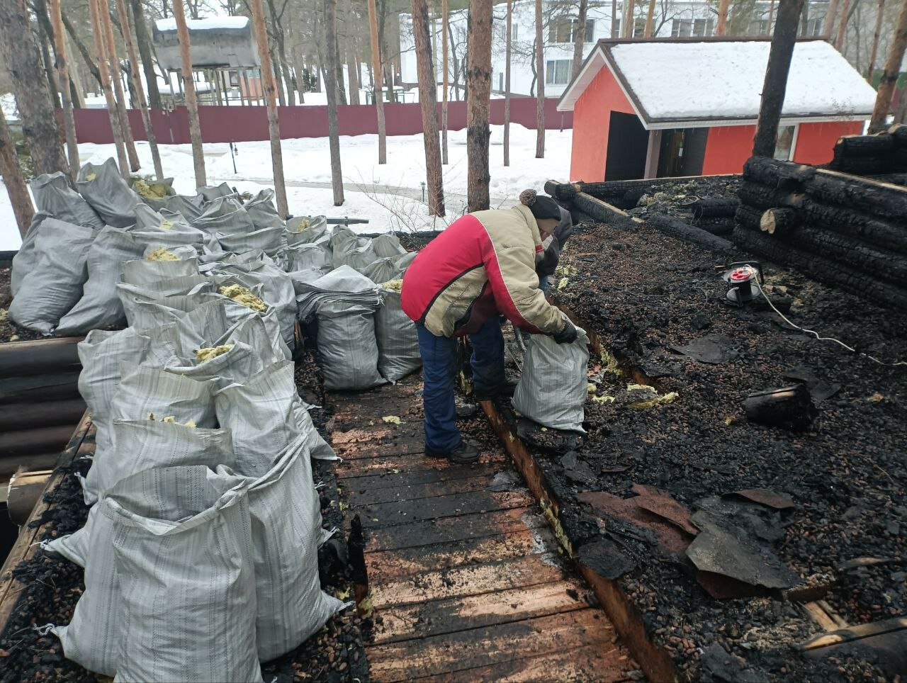 уголь, сгоревший дом, уголь бурый, дом после пожара, пожар