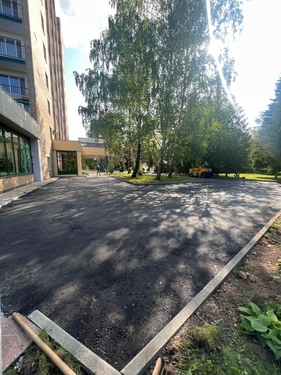 двор, дворовая территория, улица, здание, дорога