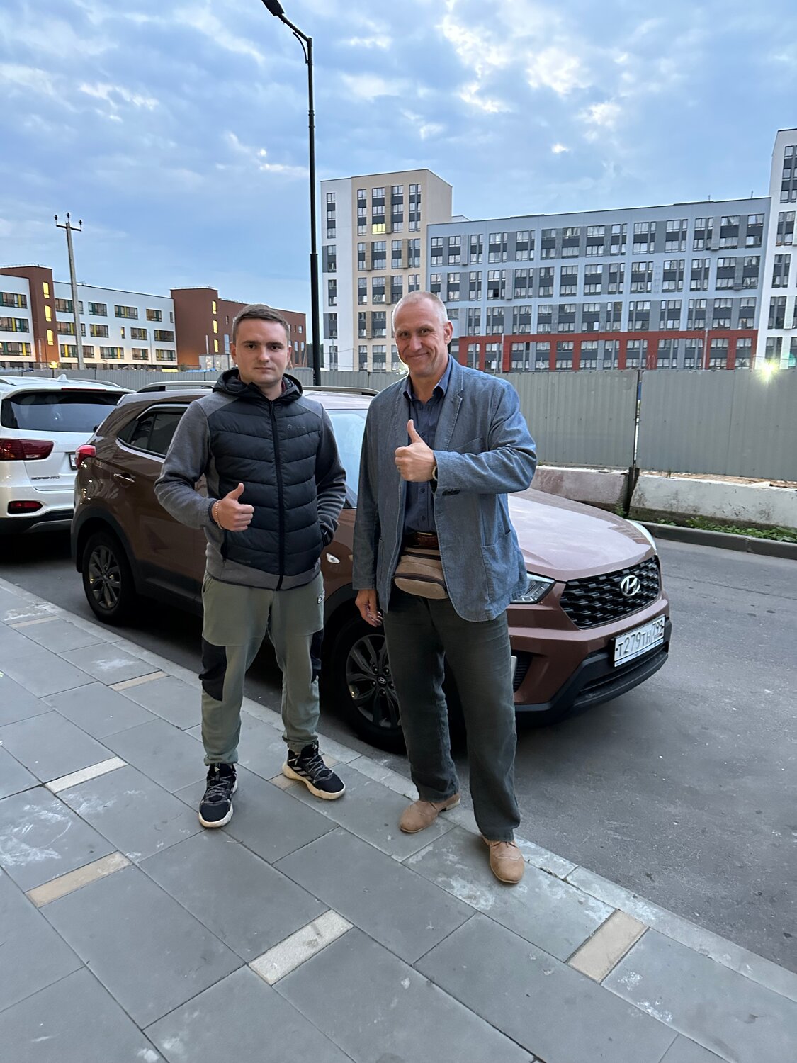 мужчина, 2 машина, автомобиль, подержанный автомобиль, kia motors