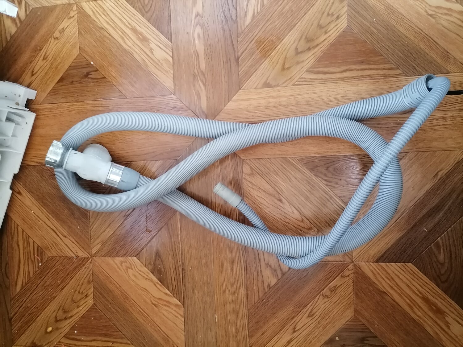 сливной шланг для стиральной машины, стиральная машина haier hw 60, шланг слива для стиральной машины, аквастоп для посудомоечной машины, гибкий шланг