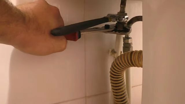 шланг смесителя, монтаж, ремонт смесителя, монтаж смесителя, сантехника