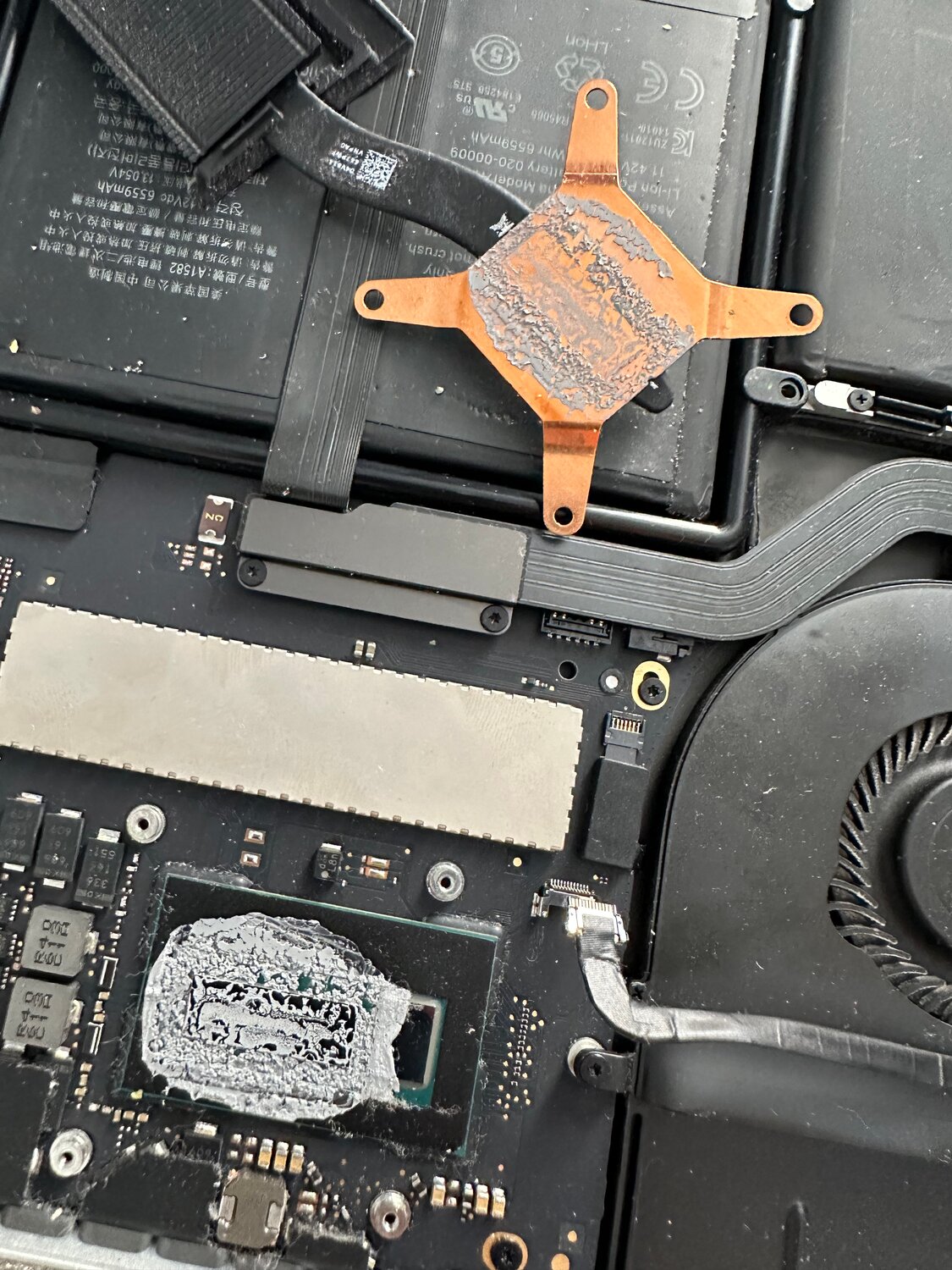 термопаста для процессора, охлаждение ноутбука, macbook pro, термопаста для ноутбука, macbook pro 13 2017