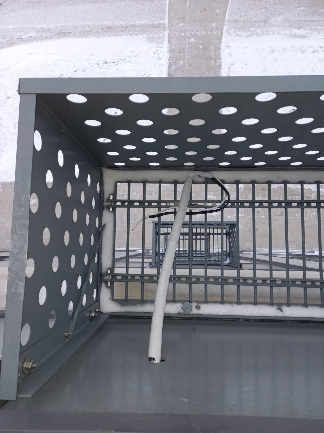 корзина под кондиционер, корзина для кондиционера на фасаде, корзина для кондиционера, наружный блок кондиционера, короб для кондиционера