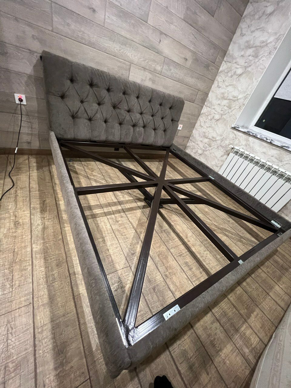 кровать из металла, металлическая кровать, кровати, кровать с каретной стяжкой, каркас кровати