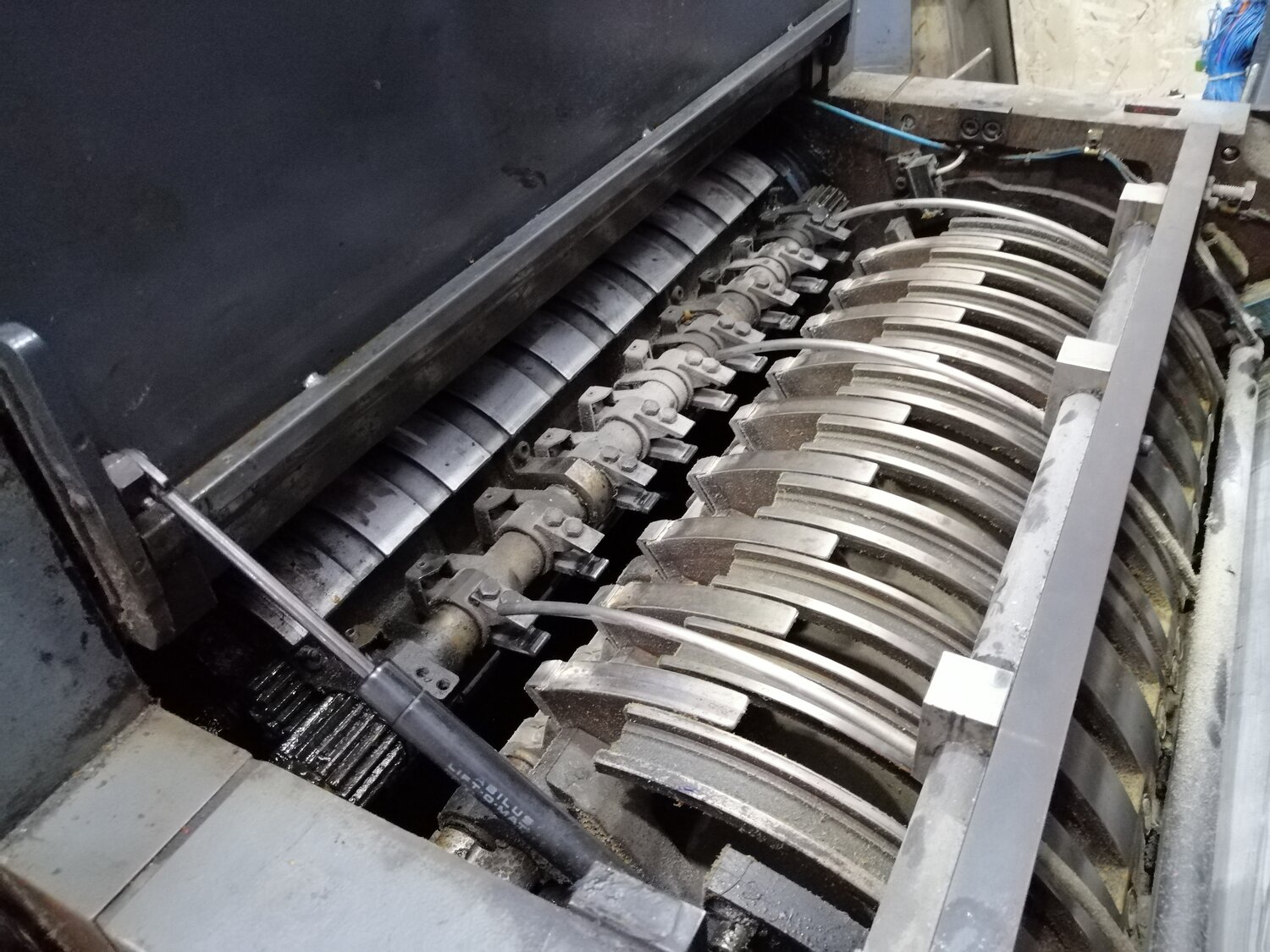 шредер для пластика, шредер машина, измельчение, шредер для картона, шредер