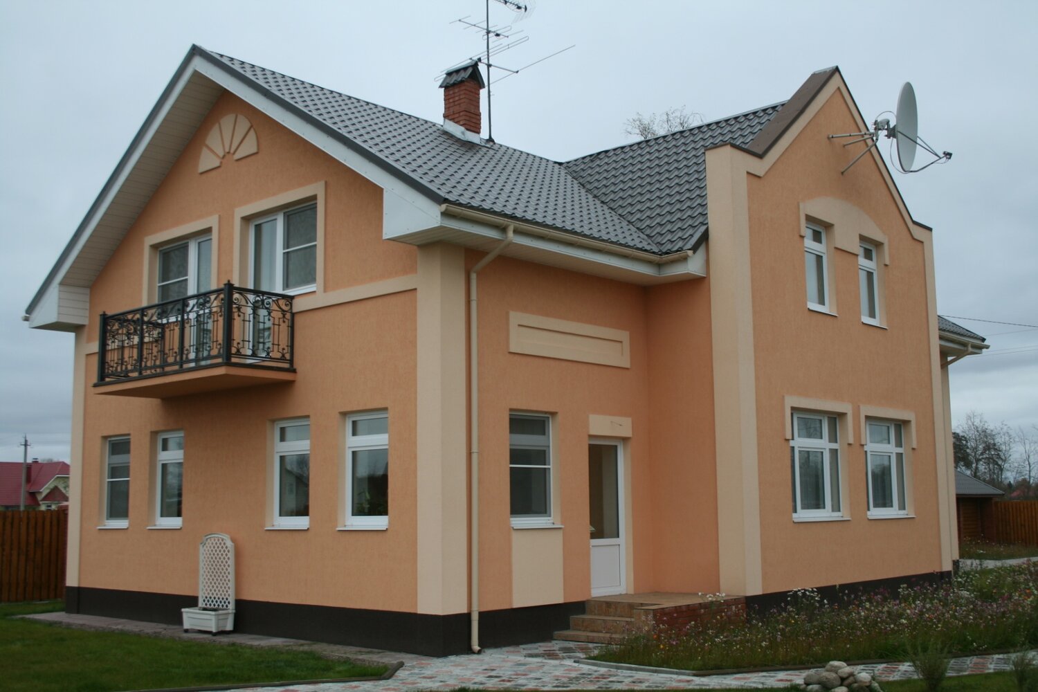 покраска фасада дома, фасад загородного дома, окраска фасада, покраска фасада, фасад частного дома
