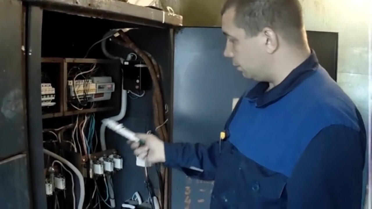 услуги электрика, электрик, работа электрика, отключили электричество, электромонтаж