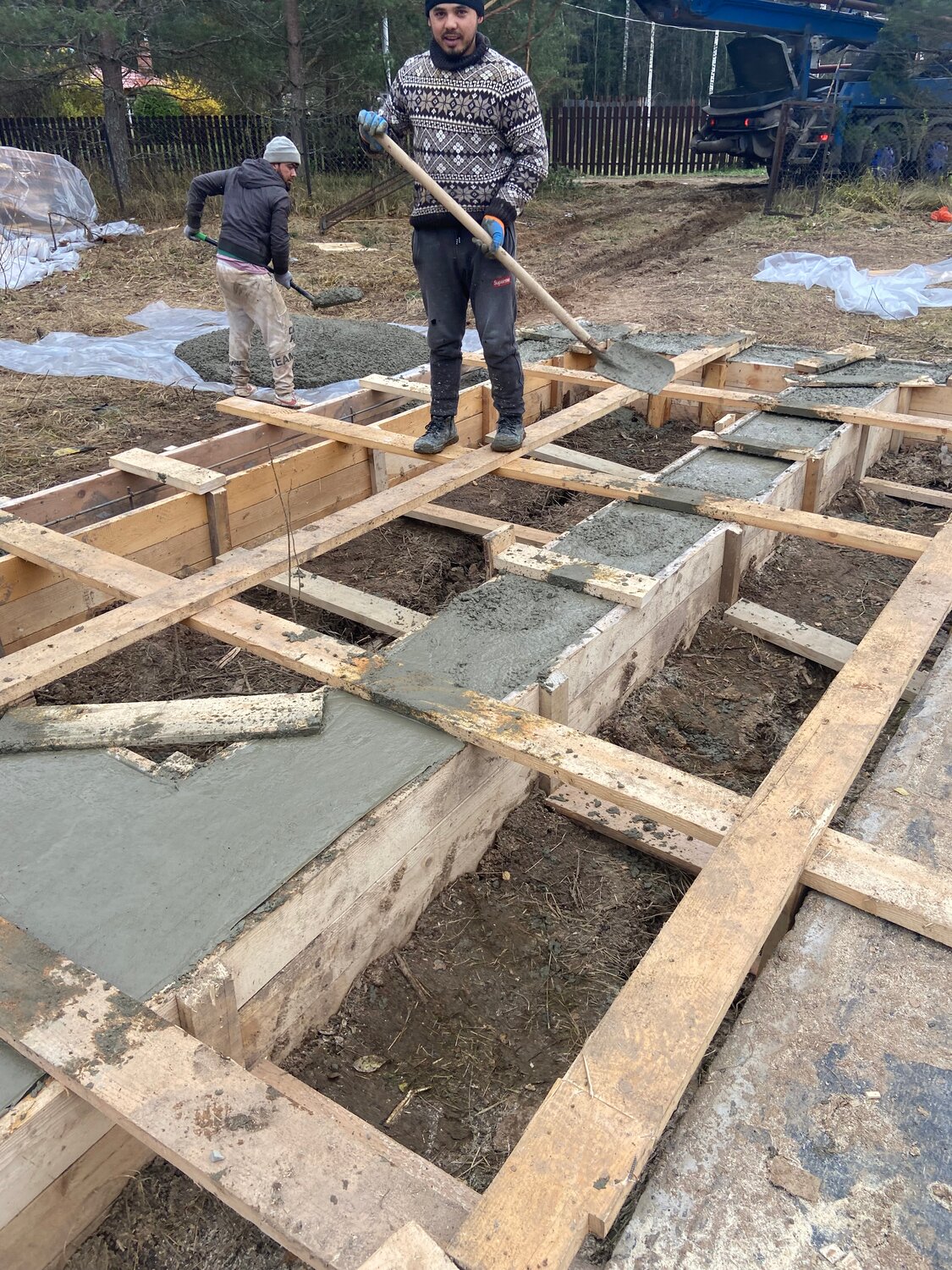 Залить ленточный фундамент