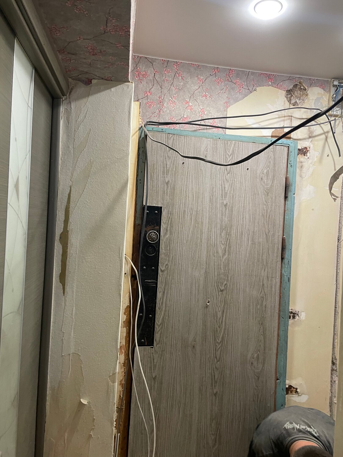 проводка в панельном доме, монтаж электропроводки, монтаж проводки в квартире, замена электропроводки в квартире, проем