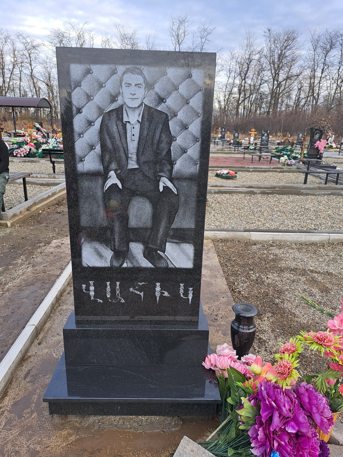 памятник, могилы бандитов, могилы криминальных авторитетов 90 х, широкореченское кладбище екатеринбург бандиты, надгробные памятники