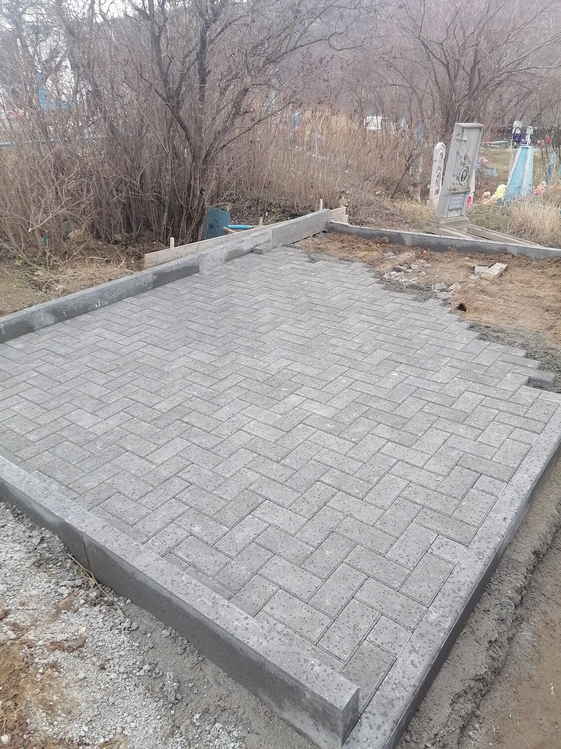 укладка тротуарных плит, укладка брусчатки, тротуарная плитка укладка брусчатки без поребрика, укладка тротуарной плитки, отмостка тротуарной плиткой