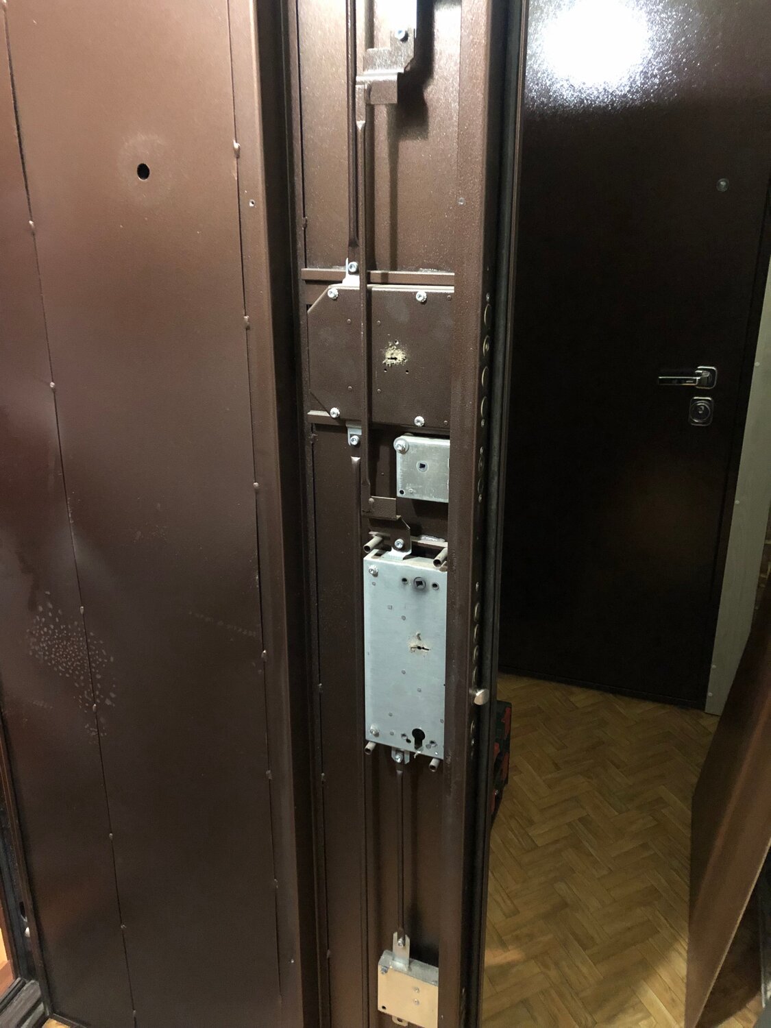 замок входной двери, замок в двери, замок в металлическую дверь, замки для входных дверей юнион, врезной замок в металлическую дверь