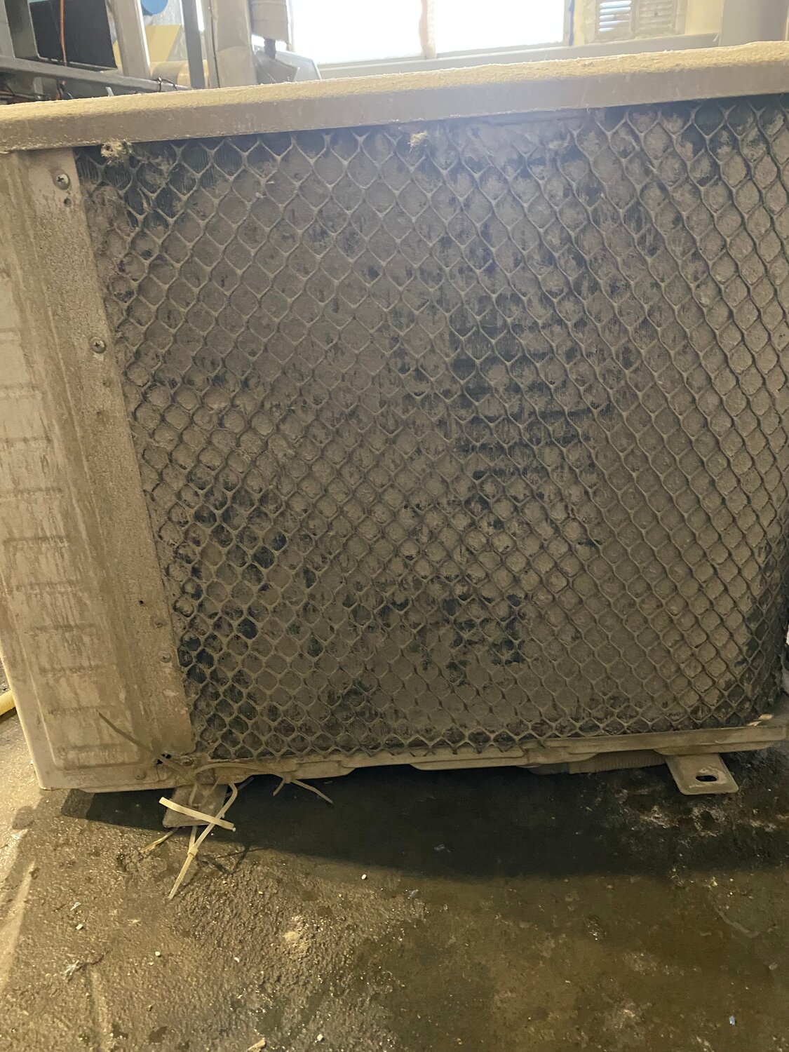 кондиционер, кондиционеры сплит системы, сетка рабица, кондиционер внешний блок, металлическая сетка