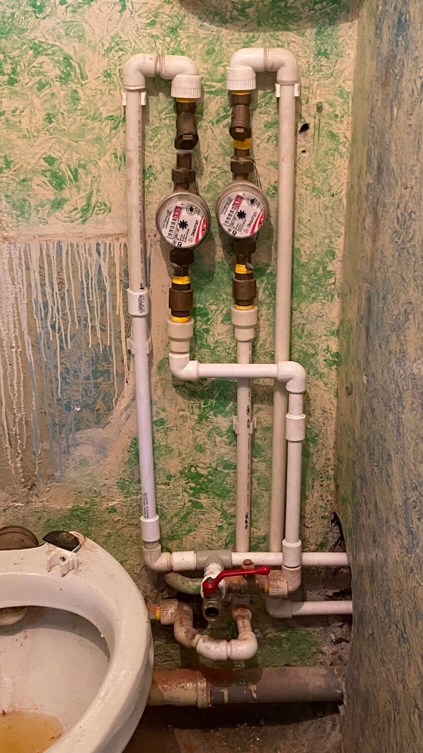 монтаж счетчика воды на полипропилен горизонтально, монтаж счетчика воды на полипропилен, монтаж счетчиков воды в квартире, разводка труб водоснабжения, счетчик воды в квартире