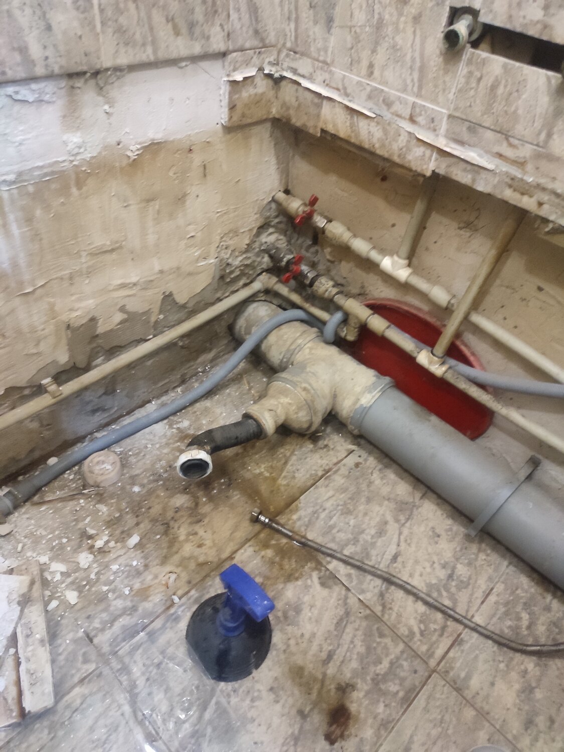 разводка труб в ванной, монтаж водопровода, разводка труб, сантехника разводка, разводка сантехники