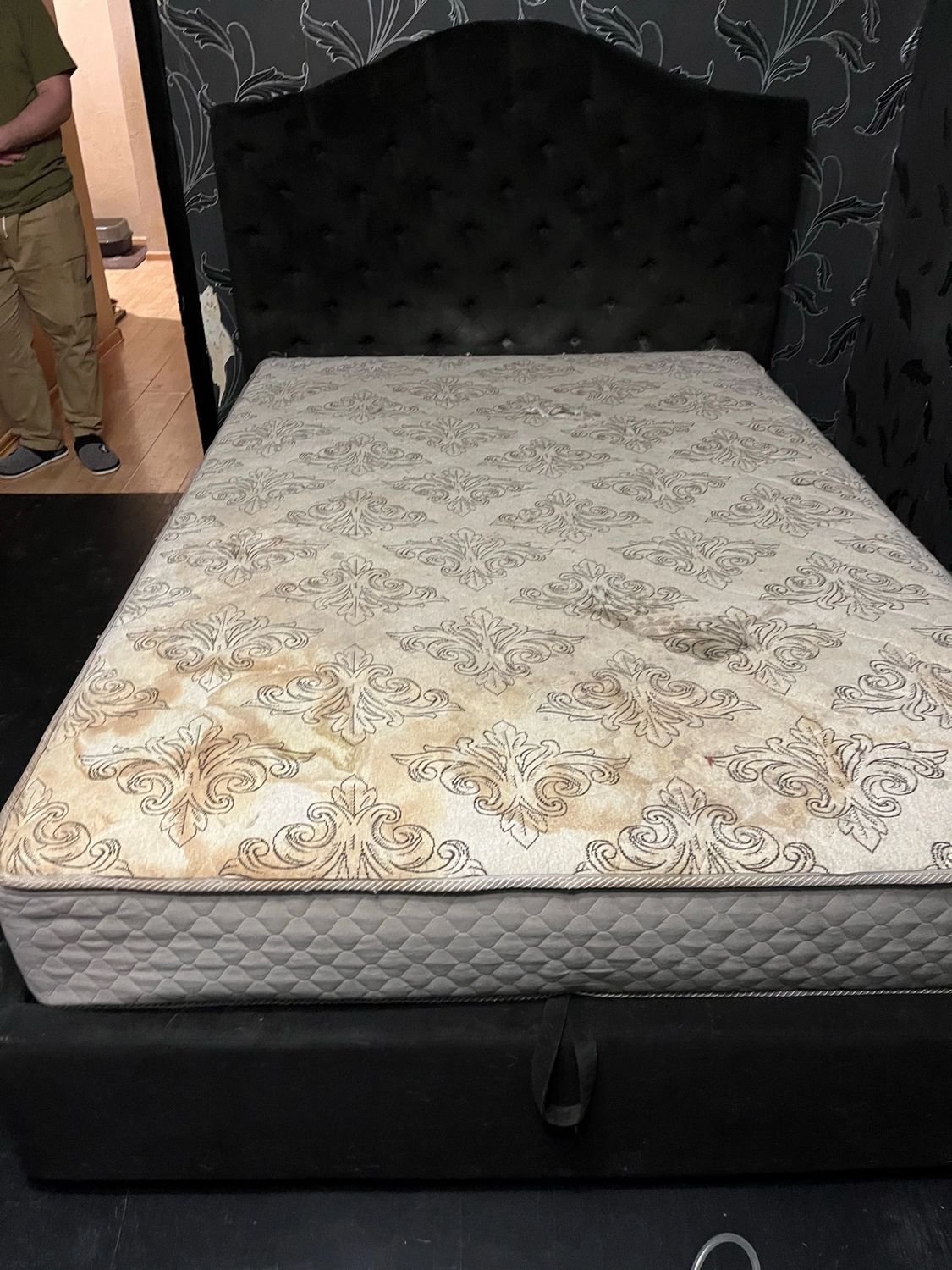 кровать с мягким изголовьем, двуспальная кровать с мягким изголовьем, кровать с матрасом, мягкая кровать, кровать