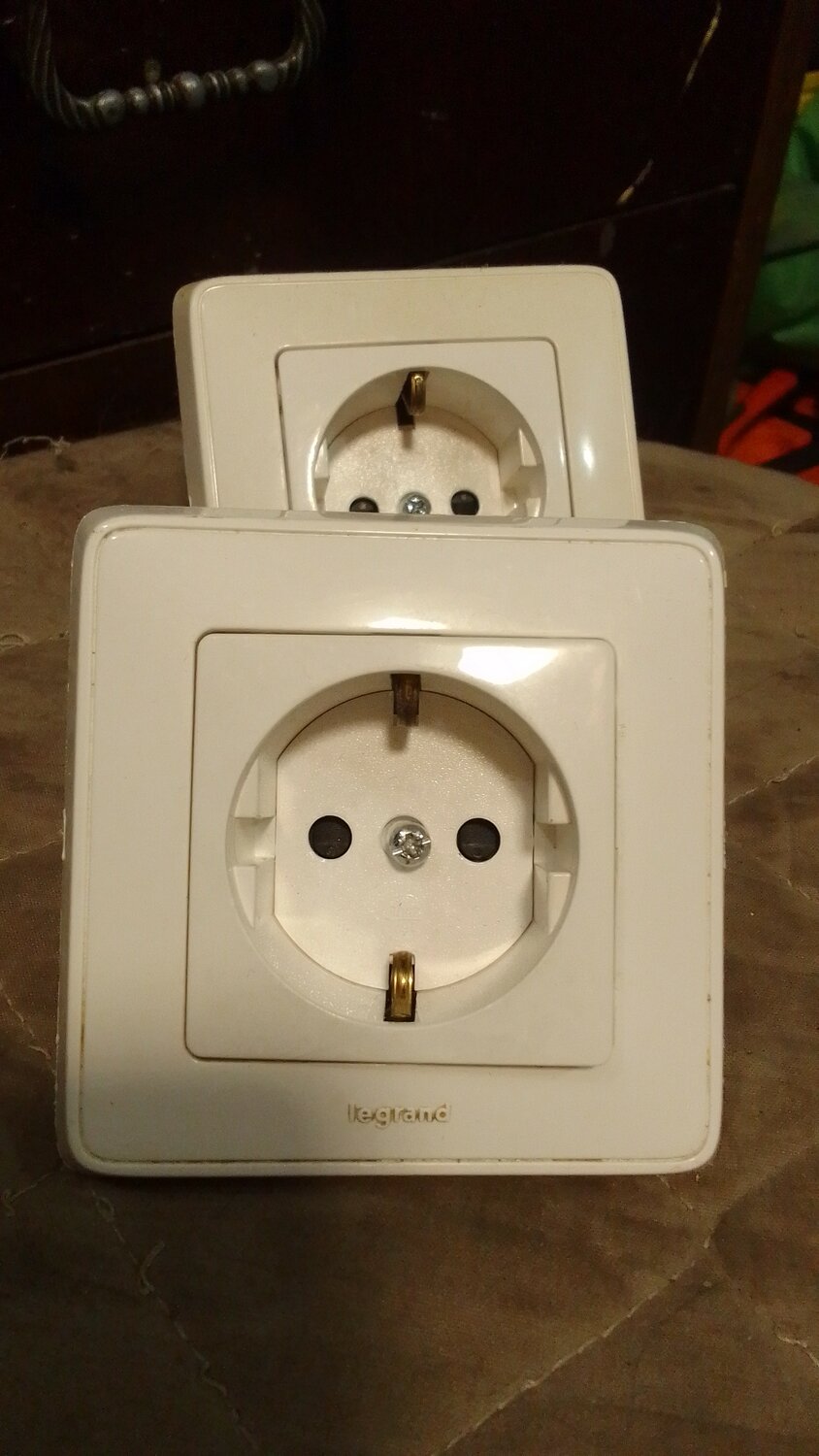 электрическая розетка, розетка двойная, розетка legrand 782115, розетка, розетки накладные одинарные