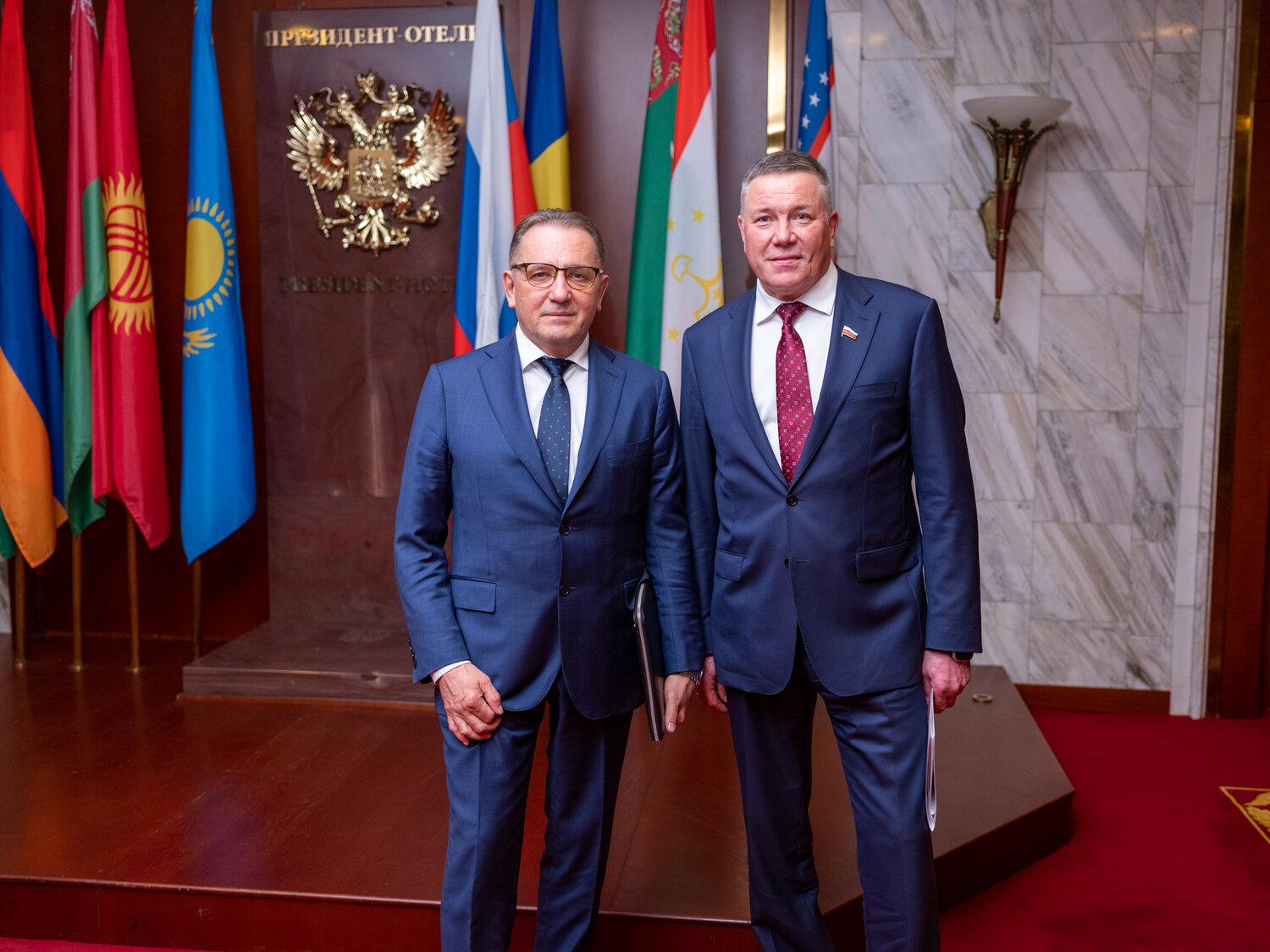 губернатор, глава, президент казахстана, президент республики таджикистан, мужчина