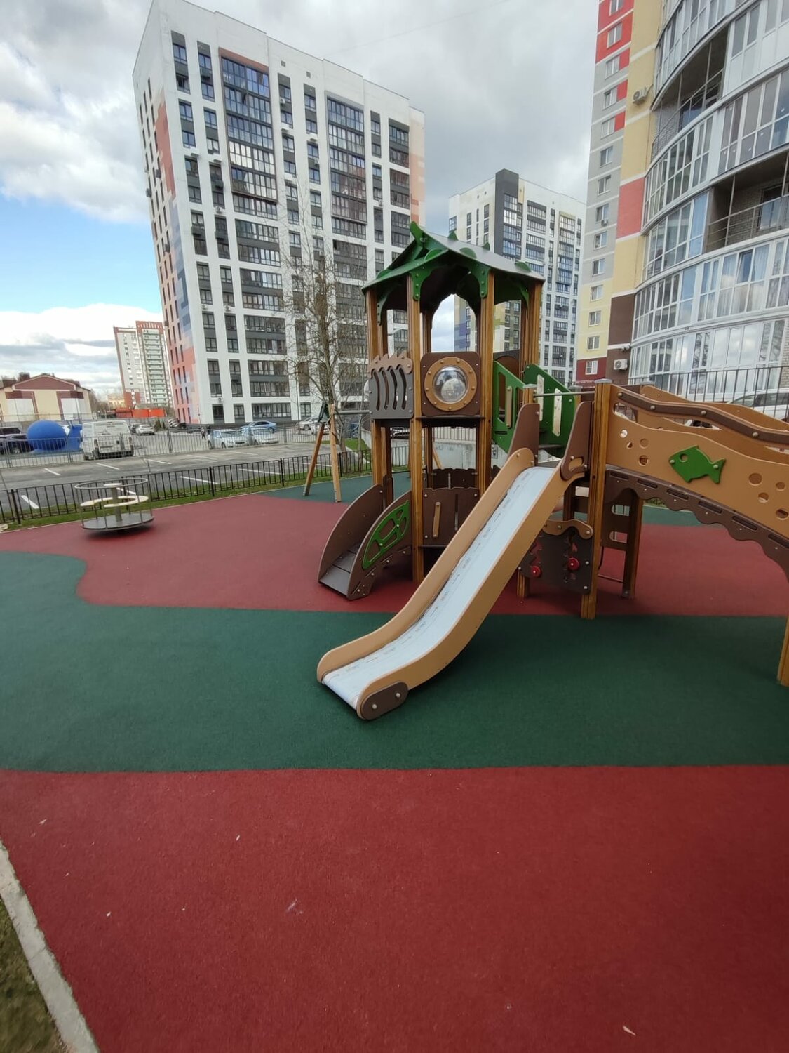 академический екатеринбург, жилой комплекс, игровая площадка, двор с детской площадкой, улица