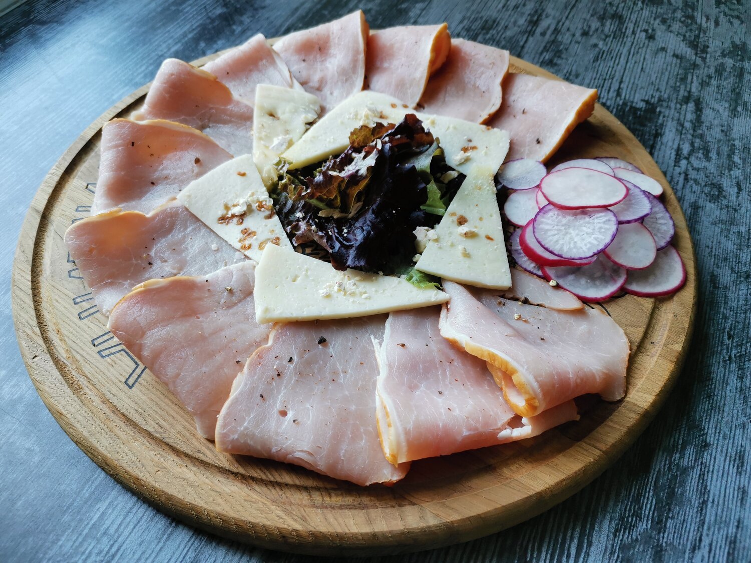 мясная нарезка, еда, колбасная нарезка, мясная, мясное ассорти