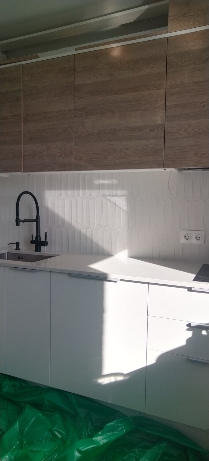 кухня ikea воксторп, черный смеситель для кухни, кухни в скандинавском стиле, интерьер кухни, rose смесители r658