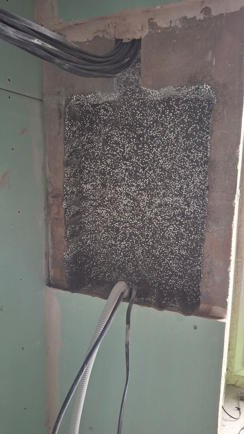 слаботочка в квартире, шумоизоляция пола шуманет 100, сухая стяжка кнауф вермикулит, штробление под электрощит, штукатурка стен