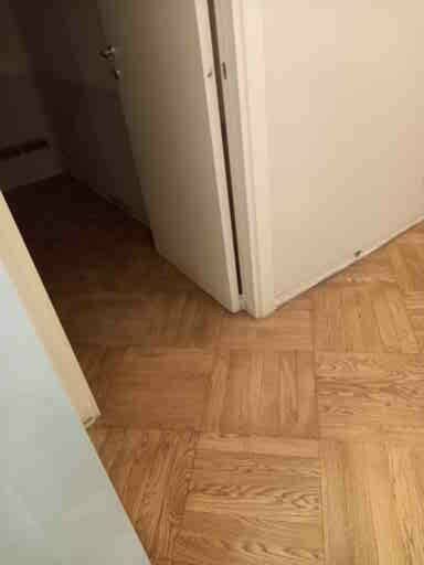 Нанесение покрытия на деревянный пол
