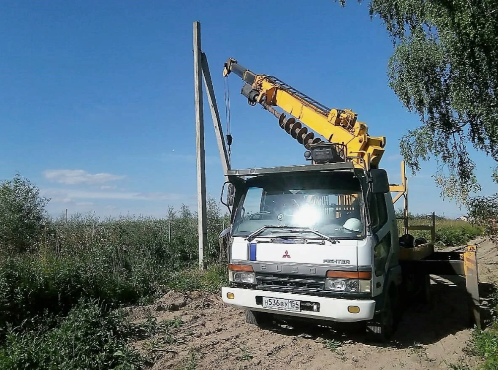 Аренда ямобура: Ямобур Mitsubishi Fuso Масса 4,3 тонна