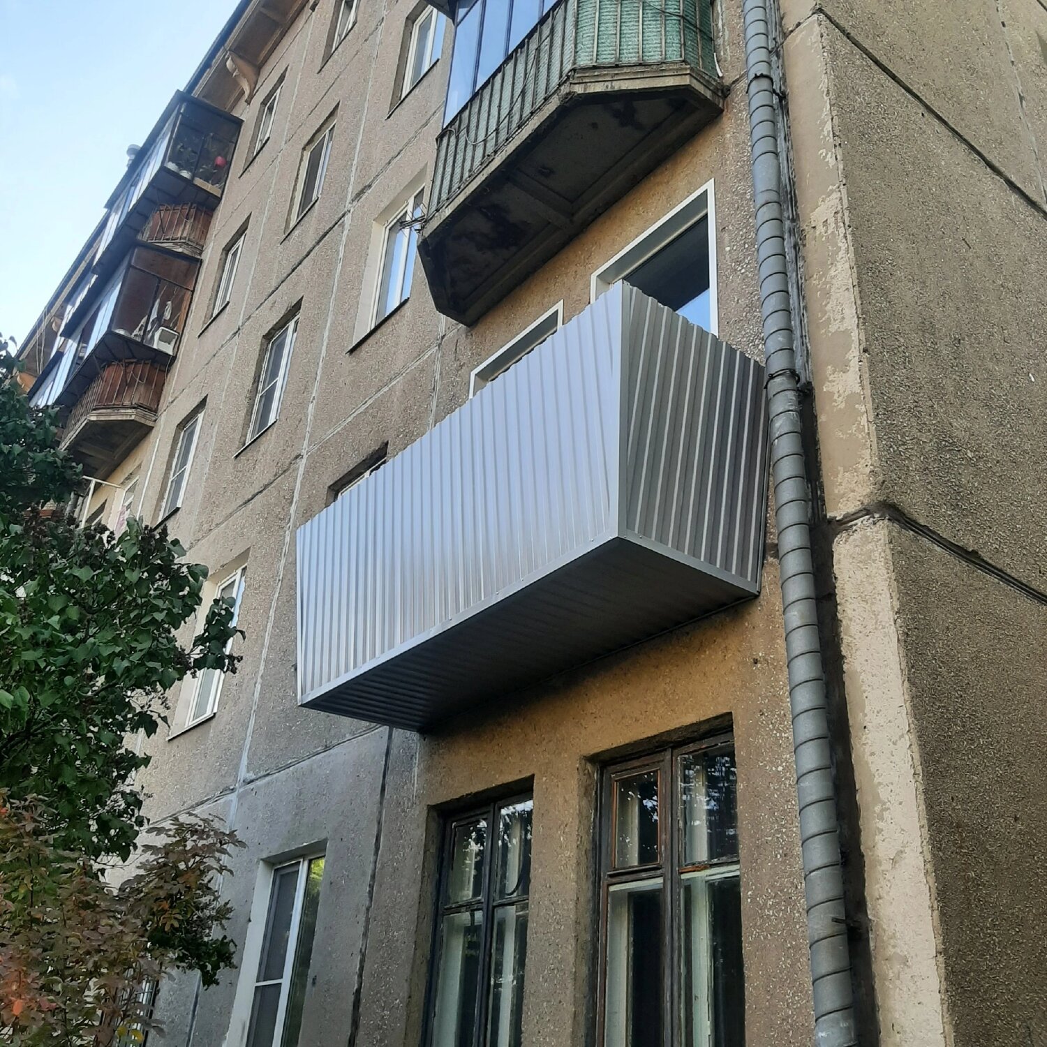 балкон из профлиста, балкон, наружная отделка балкона, балкон металлический, балкон с профлистом