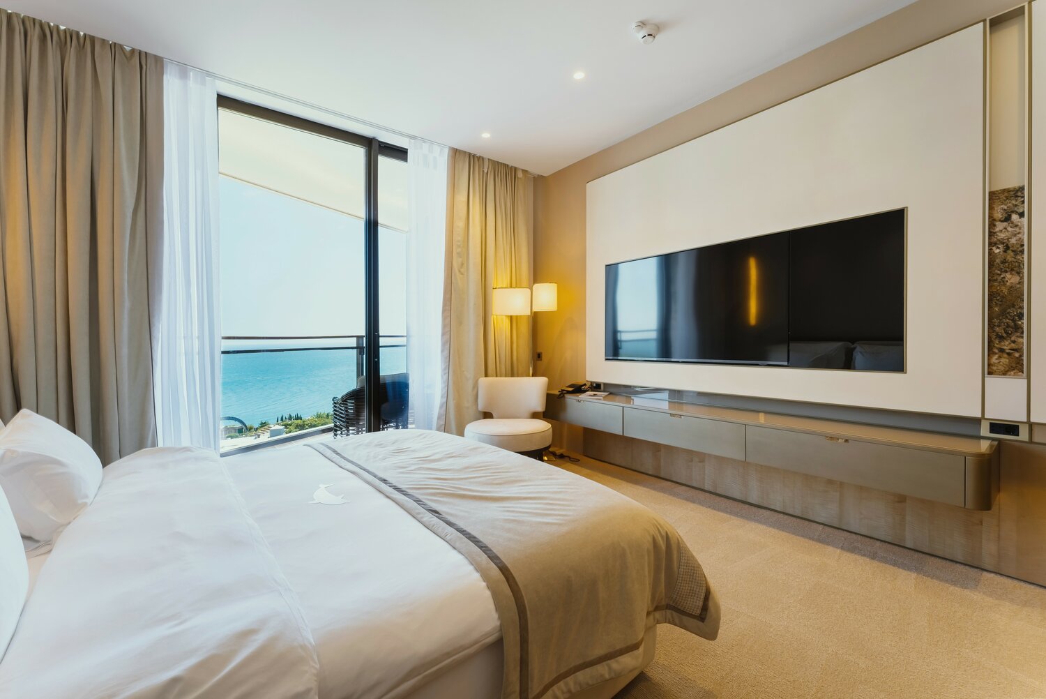 сочи отель hyatt regency sochi, апартаменты с видом на море, отель монако, отель с видом на море, апартаменты у моря