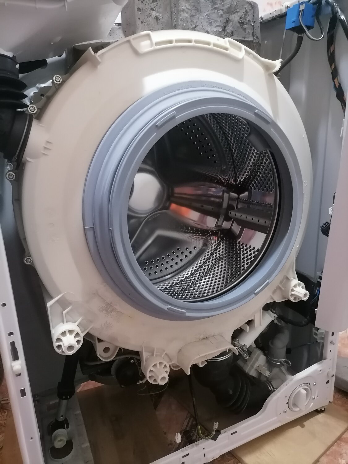 разобранная стиральная машина, стиральная машина барабан, бак стиральной машины, разбор стиральной машины, ремонт стиральной машины