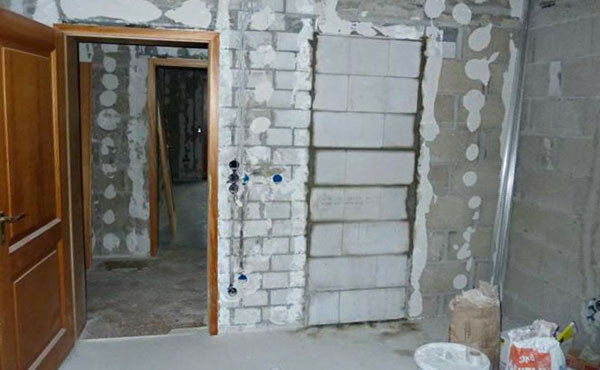 результат перепланировки с новым дверным проемом в кирпичной стене