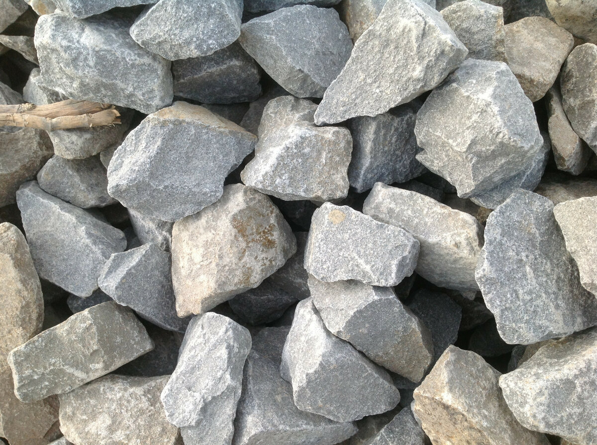 Бутовый камень и щебень в чем отличие