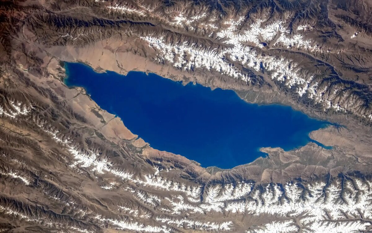 Озеро исилькуль киргизия