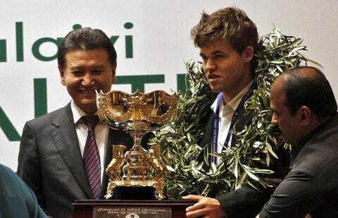 https://bt.bmcdn.dk/media/cache/resolve/image_1240/image/17/177951/6995105-carlsen-med-trofet.jpg