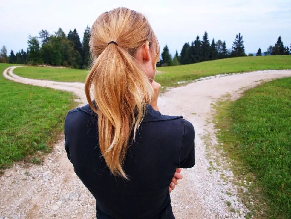 Человек делает выбор картинка