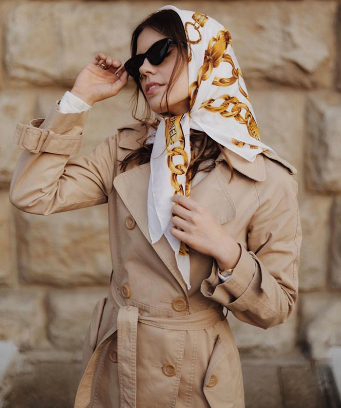 Откуда пошел такой стиль в одежде у женщин: плащ, платок на голове и солнечные очки?» — Яндекс Кью