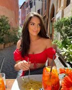 Cassandre Guereche Model 🇫 🇷 📸 в Instagram: "Pasta Lovers 🍝 ❤ 🤍 🍷 Dans le petit quartier de Trastevere ❤ gros coup de cœur