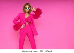 2,40,474 High fashion pose इमेज, स्टॉक फ़ोटो, 3D ऑब्जेक्ट और वेक्टर Shutterstock