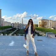 Svetlana Alpatova on Instagram: "Я в Брюсселе - родине картошки-фри, кружева, вафель, смурфов, мидий, серых креветок и пива....