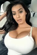 Selfie boobies - Sexy Media Girls on ikomsdesign.com