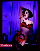 La Pin-up Dita Von Teese ... deuxième collaboration avec Wonderbra - Univers au féminin, le blog de Lescarpin