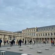 Фотографии на Colonnes de Buren - Palais-Royal - Париж, Иль-де-Франс