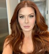 Debra Messing is setting the record straight about whether or not she's gone under the knife Red hair, Brown hair color shades,