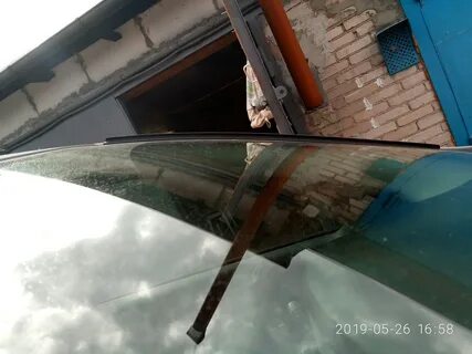 Водосток лобового стекла