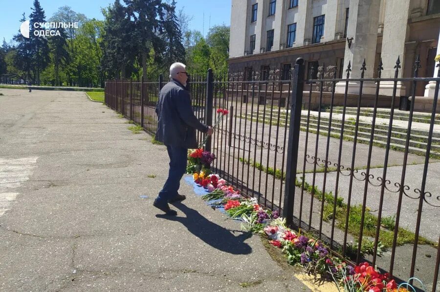 Одесский человек. Одесса Куликово поле дом профсоюзов. Одесса 2 мая дом профсоюзов. Дом профсоюзов в Одессе 2 мая 2014. Дом профсоюзов в Одессе 2023.